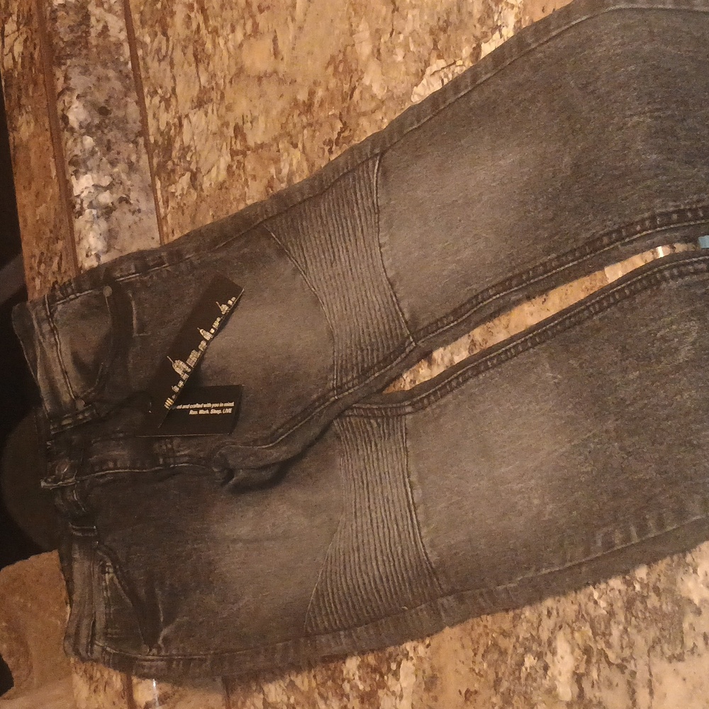 Road narrow size 14 black rinse boys jeans. Nyc. Designed and crafted .new